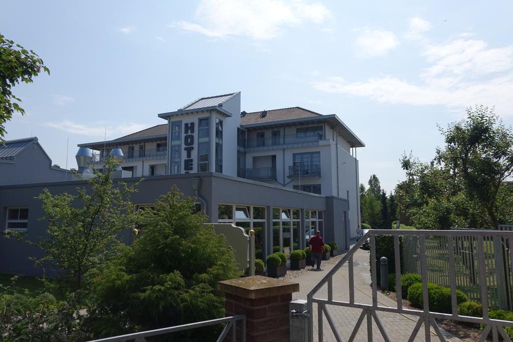 Hotel Till-Moyland Garni Exterior photo